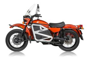 Moto électrique et side-car Ural