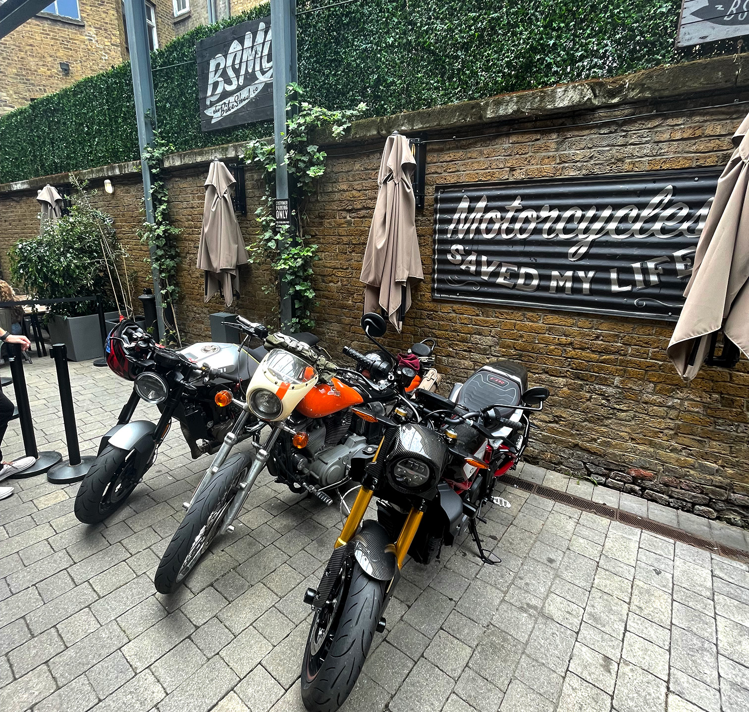 Besoin d'une destination week-end ?  Voici les 20 meilleurs cafés pour motards au Royaume-Uni !