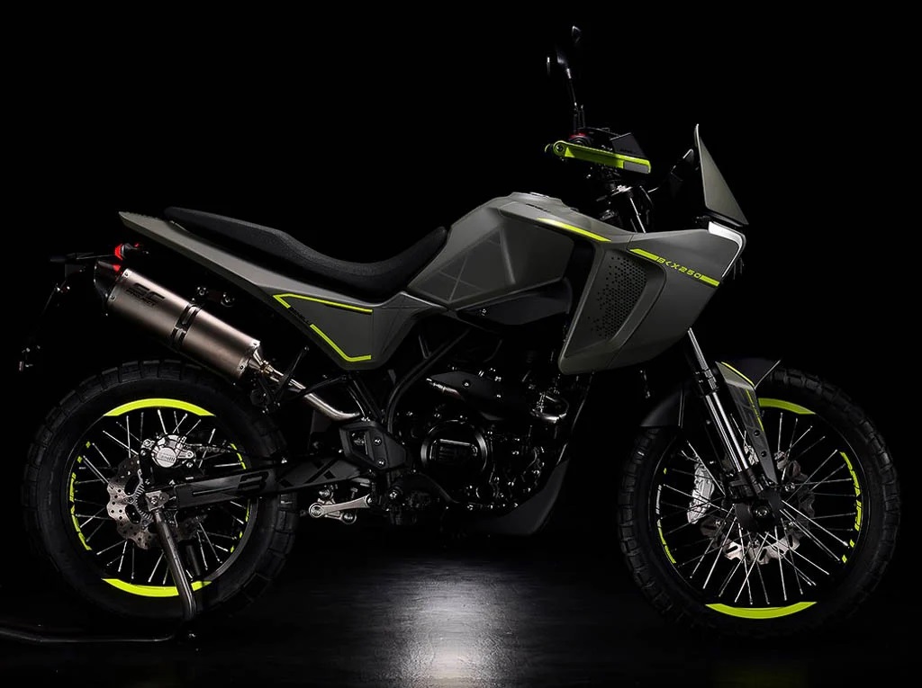 Ensemble de motos d'aventure Benelli BKX 250 adapté à Sharp pour le lancement