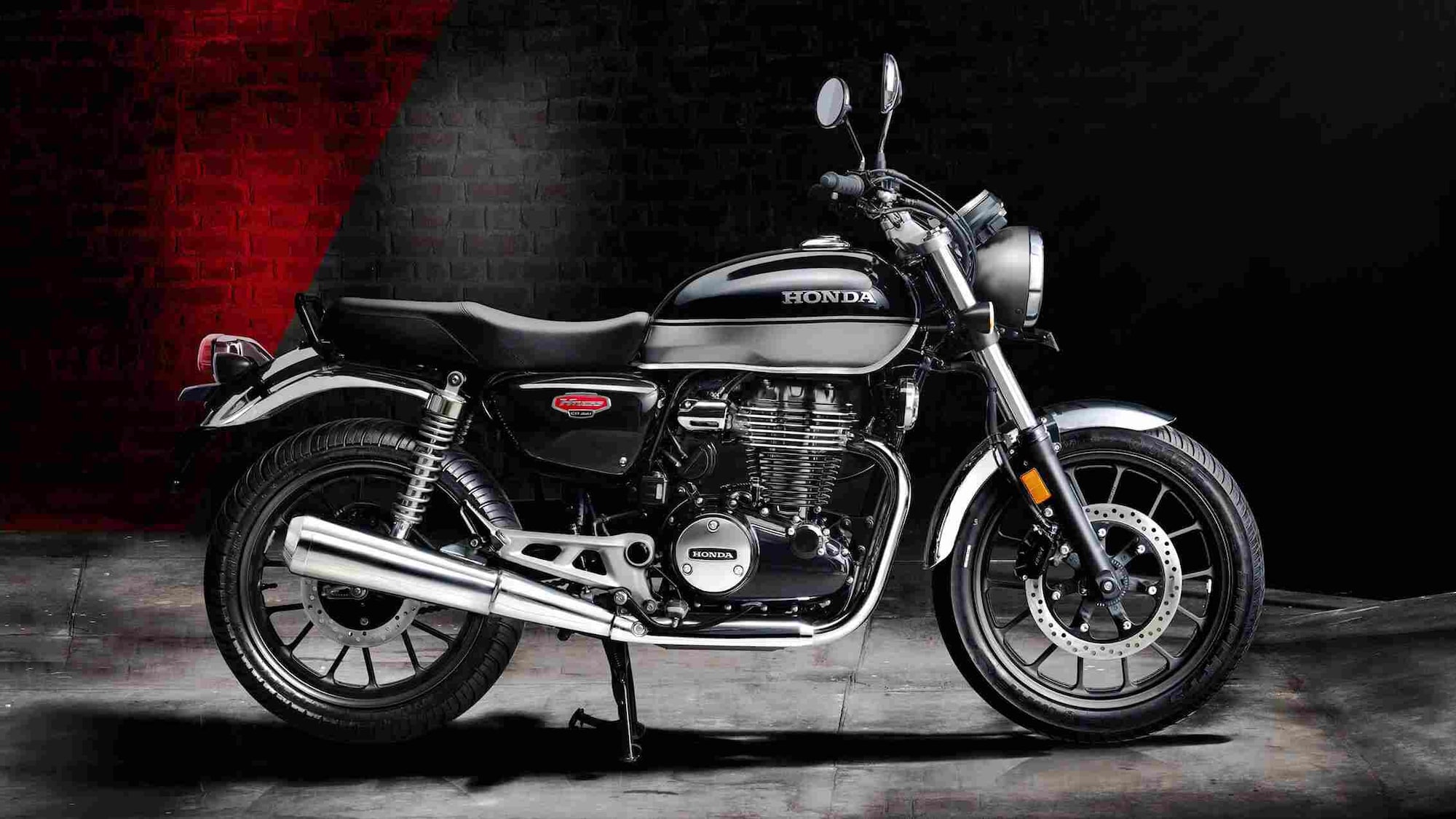 Est-ce qu'un 750 rétro succède aux Honda CB750 Hornet et Transalp ?