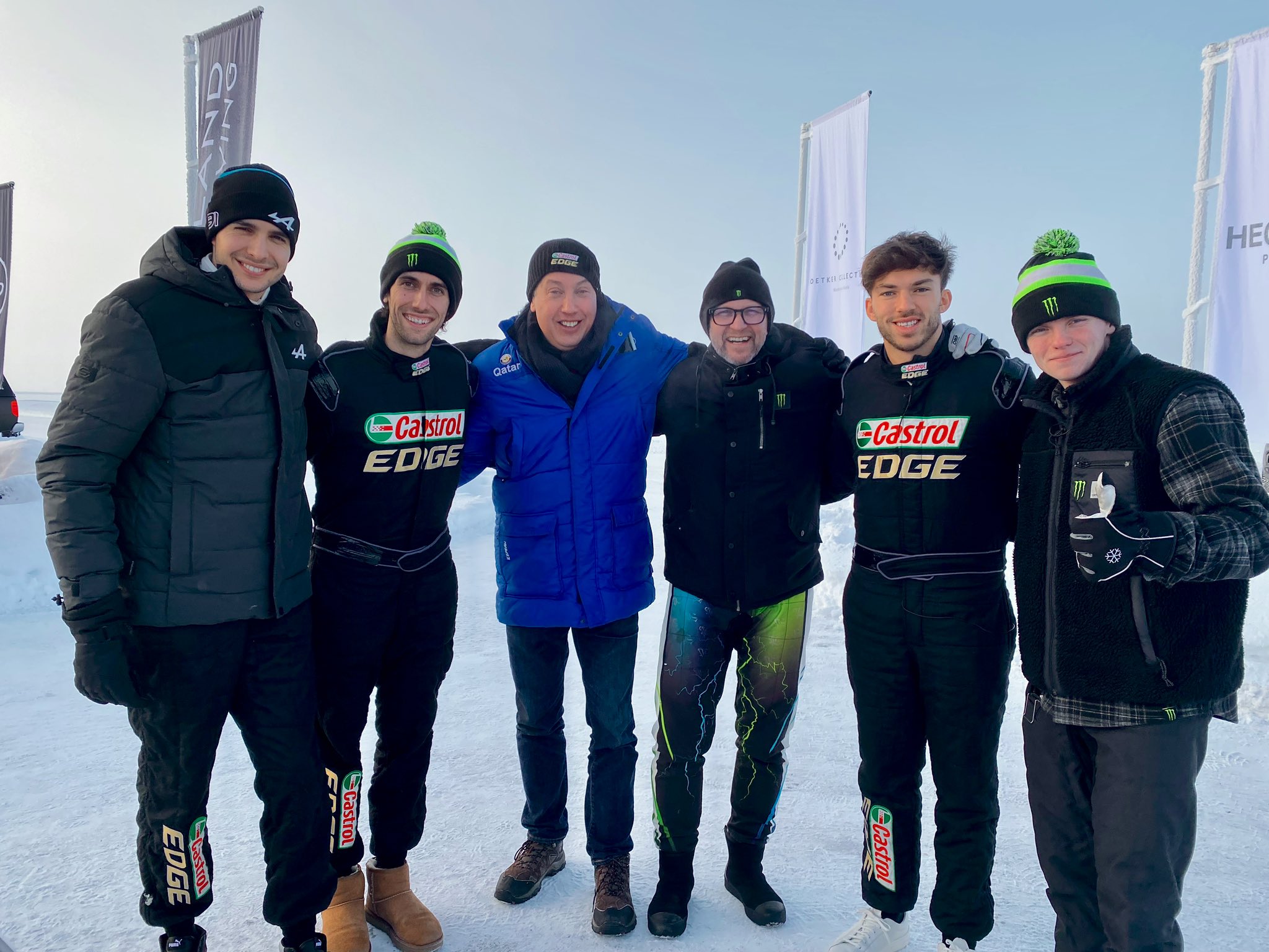 Le pilote MotoGP Alex Rins prend la glace avec les stars d'Alpine F1
