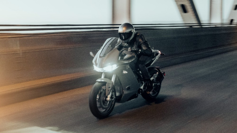 L'achat d'une moto électrique résout-il un problème et en crée-t-il un autre ?