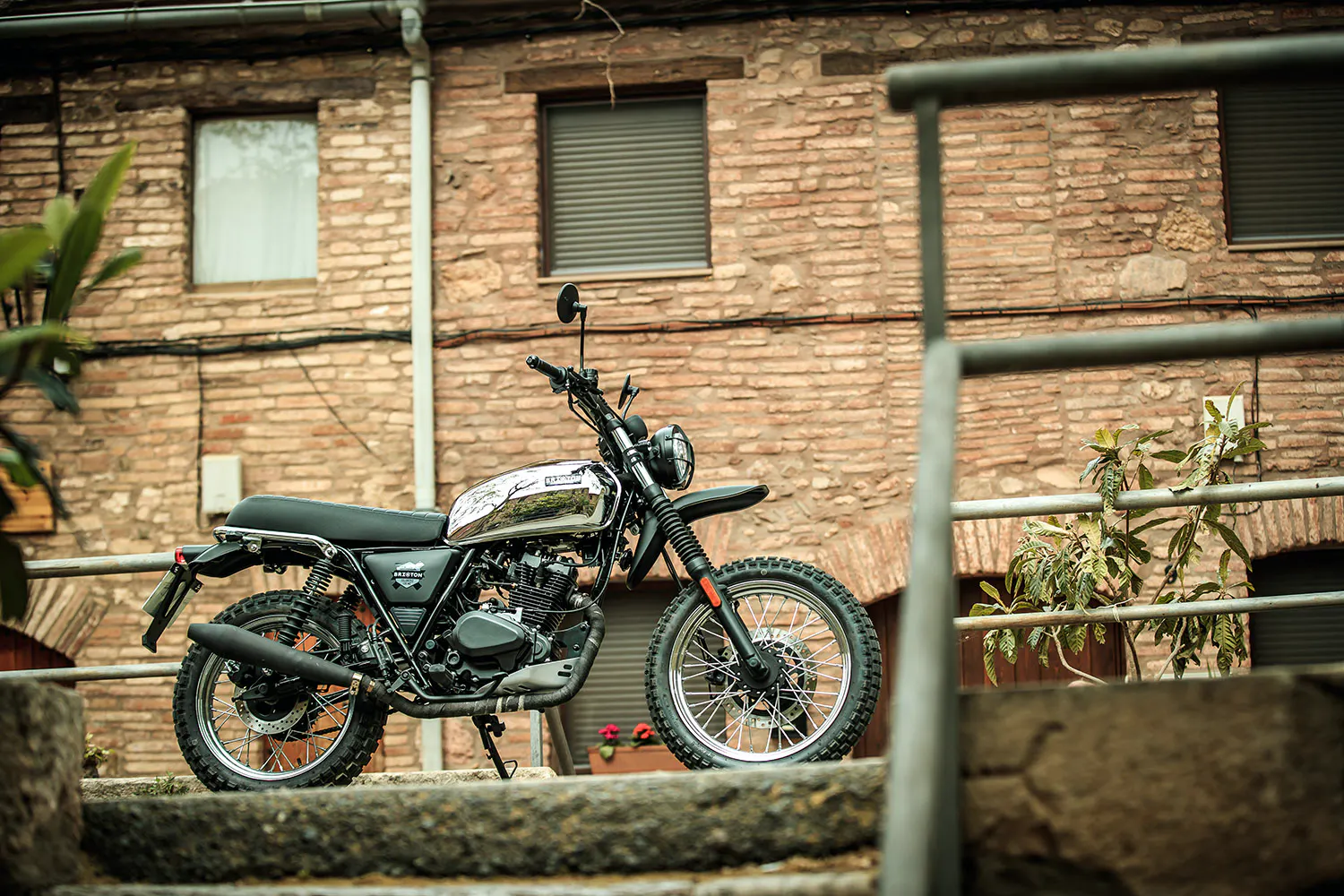 Moto scrambler 125cc d'entrée de gamme, Brixton Felsberg 125 XC
