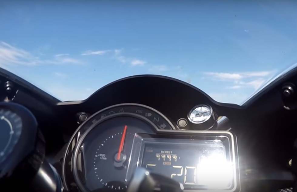 Kawasaki H2 explose à près de 200 mph