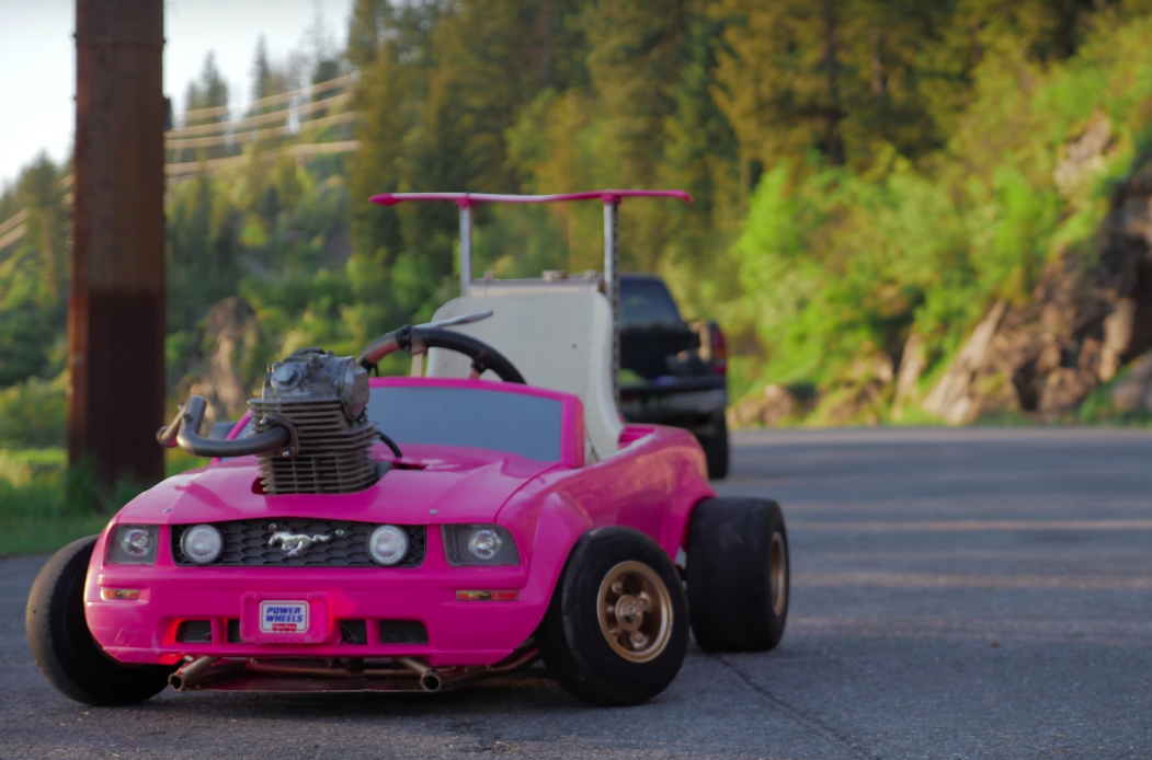 Barbie part à la dérive grâce au moteur CRF230