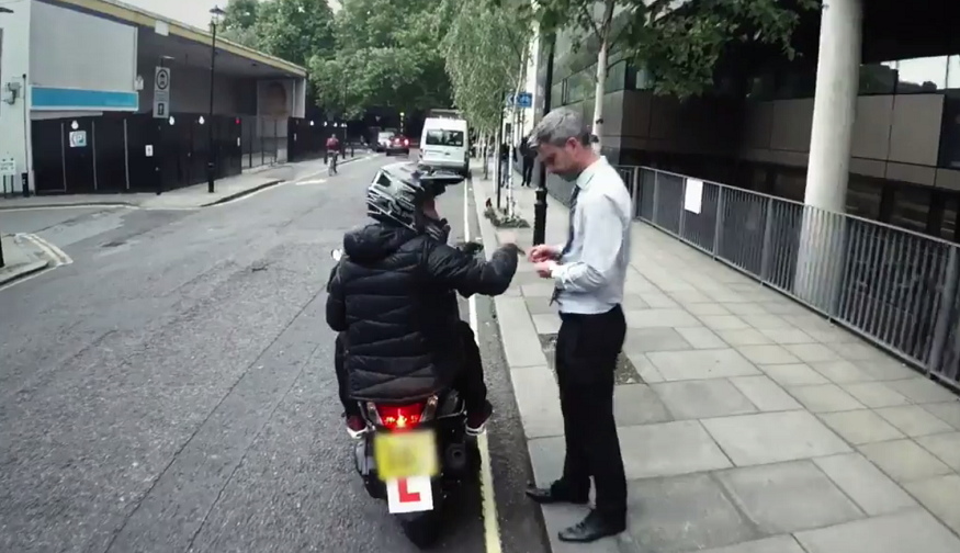 Cinq choses que le maire de Londres pourrait blâmer pour le crime de cyclomoteur au lieu de motos