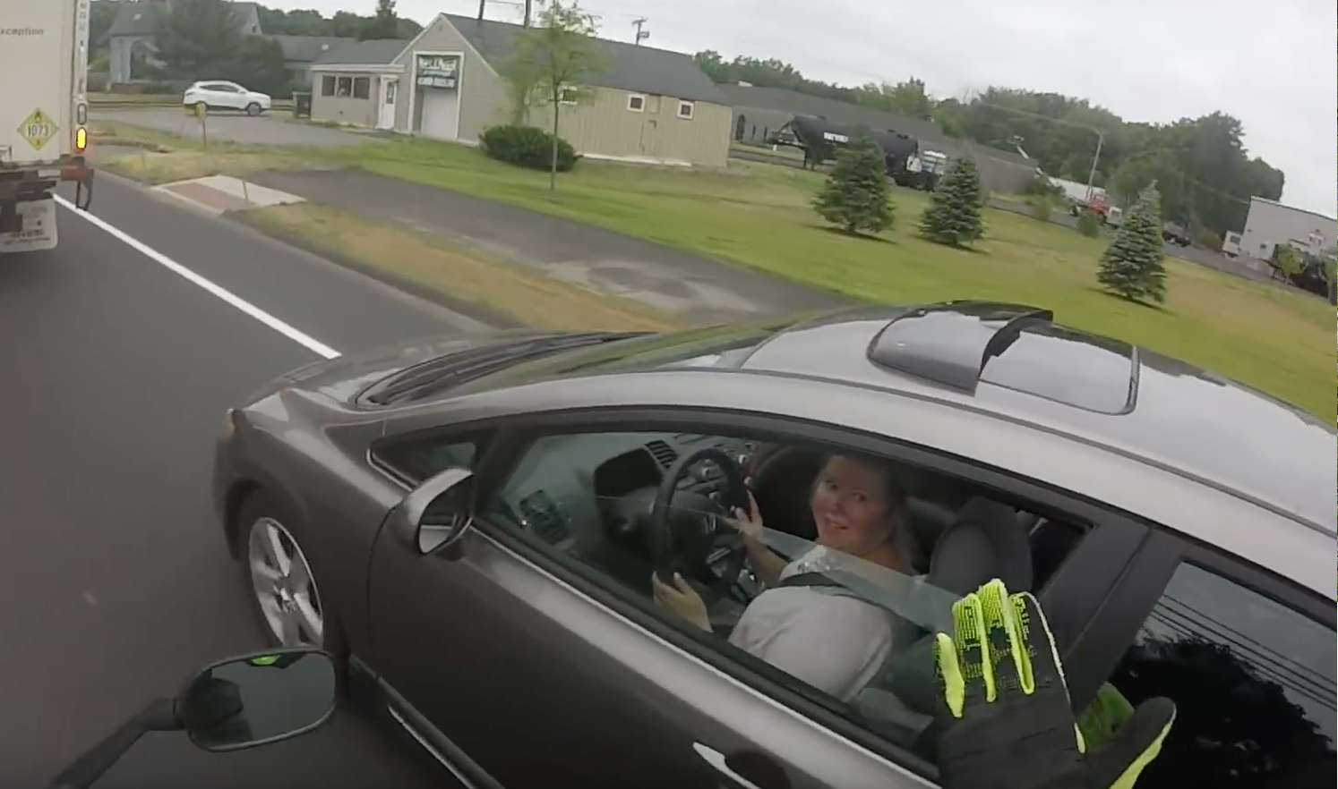 Vidéo : Karma instantané pour un conducteur terrible