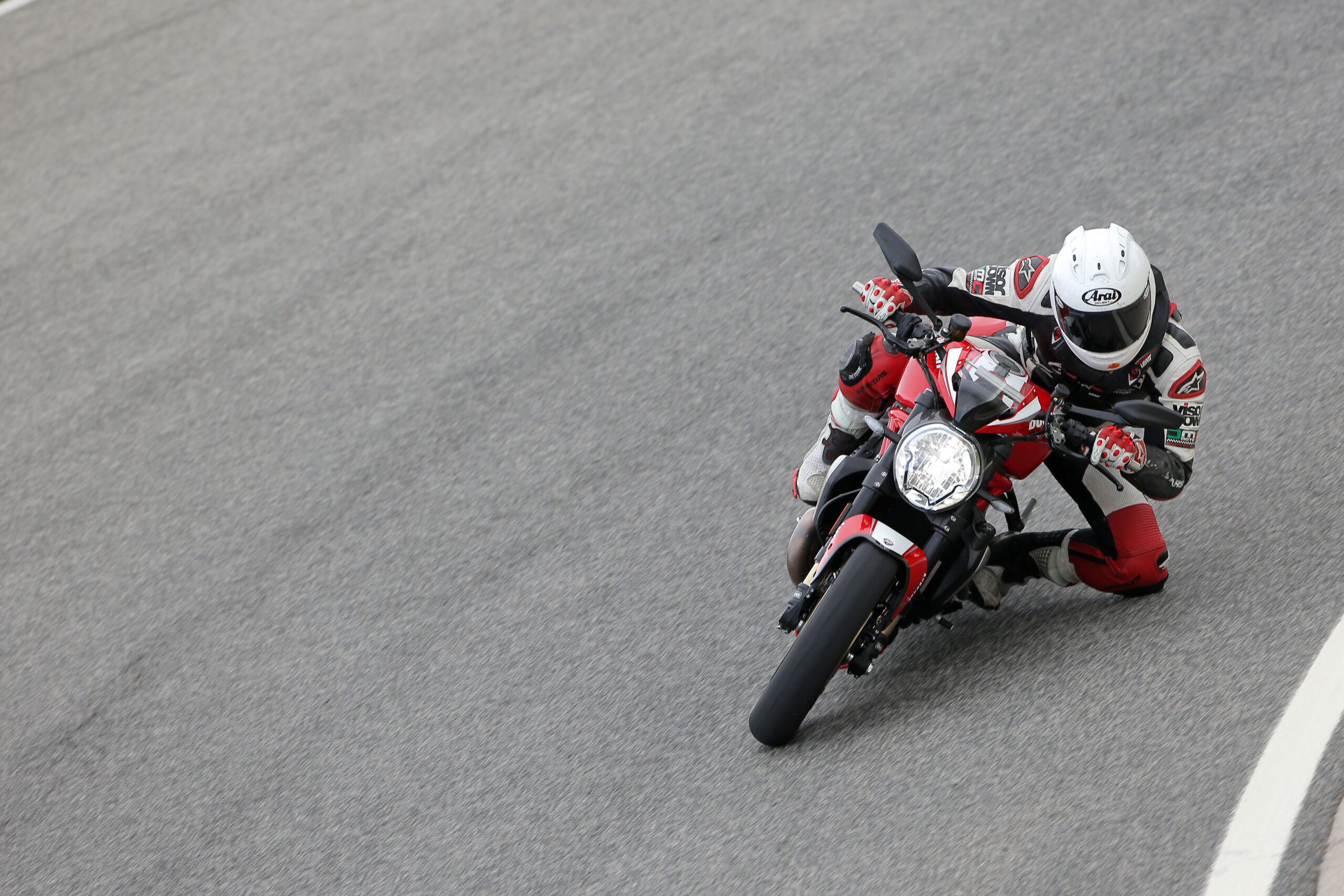 Ducati Monster 1200S contre 1200R