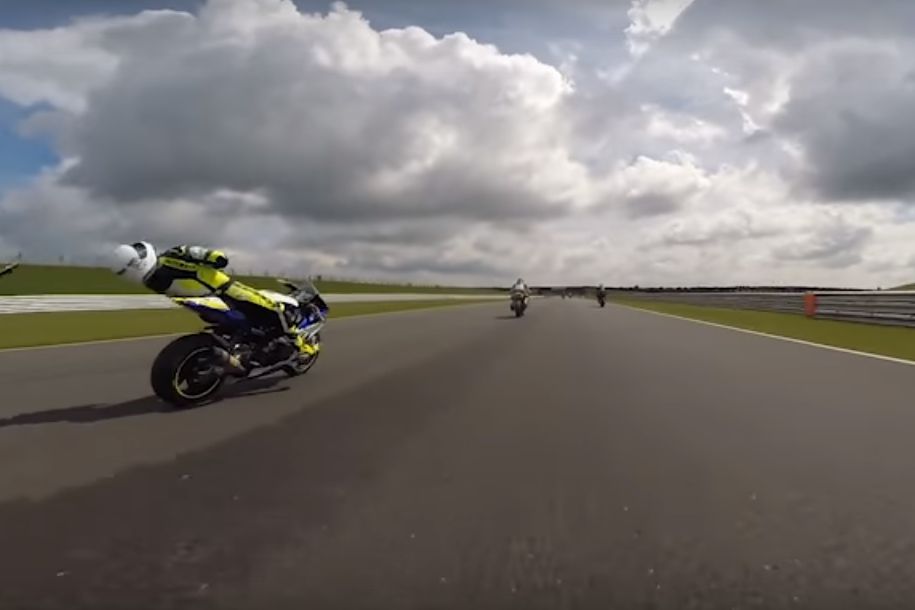 Sur la bonne voie, inconscient et s'écraser à plus de 140 mph
