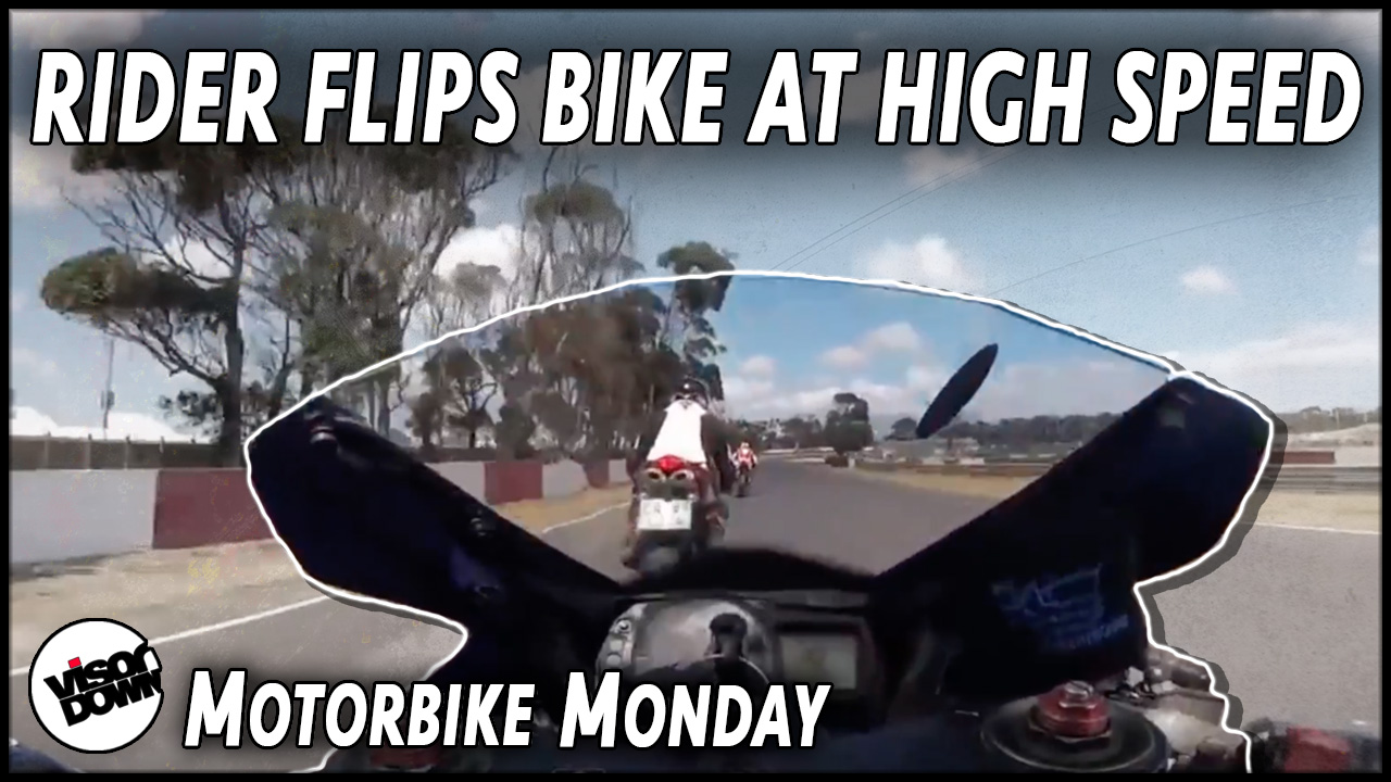 Vidéo : Le motard retourne la moto à grande vitesse