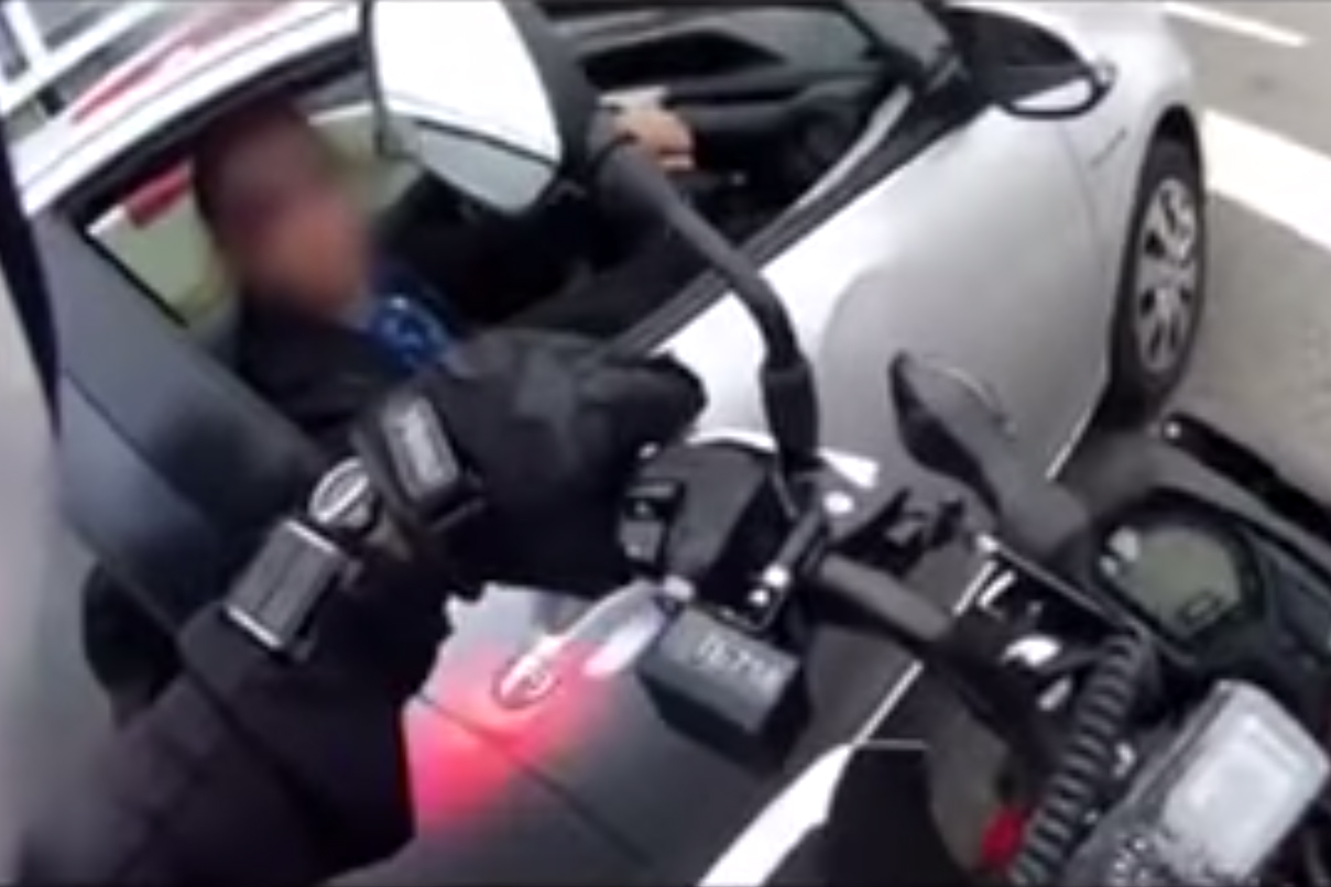 Vidéo : des policiers à vélo interpellent les conducteurs sur leur téléphone portable