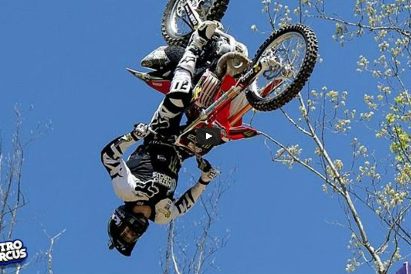 Premier triple backflip au monde