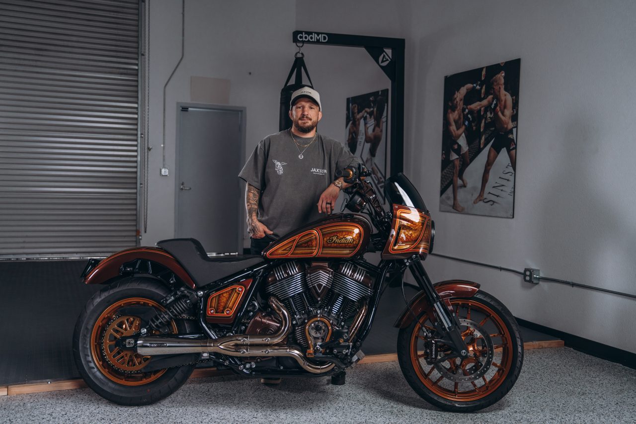 Dévoilement de la nouvelle coutume "Forged" Indian Sport Chief pour TJ Dillashaw