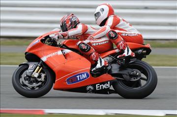Mamola écrase la Ducati Desmosedici biplace