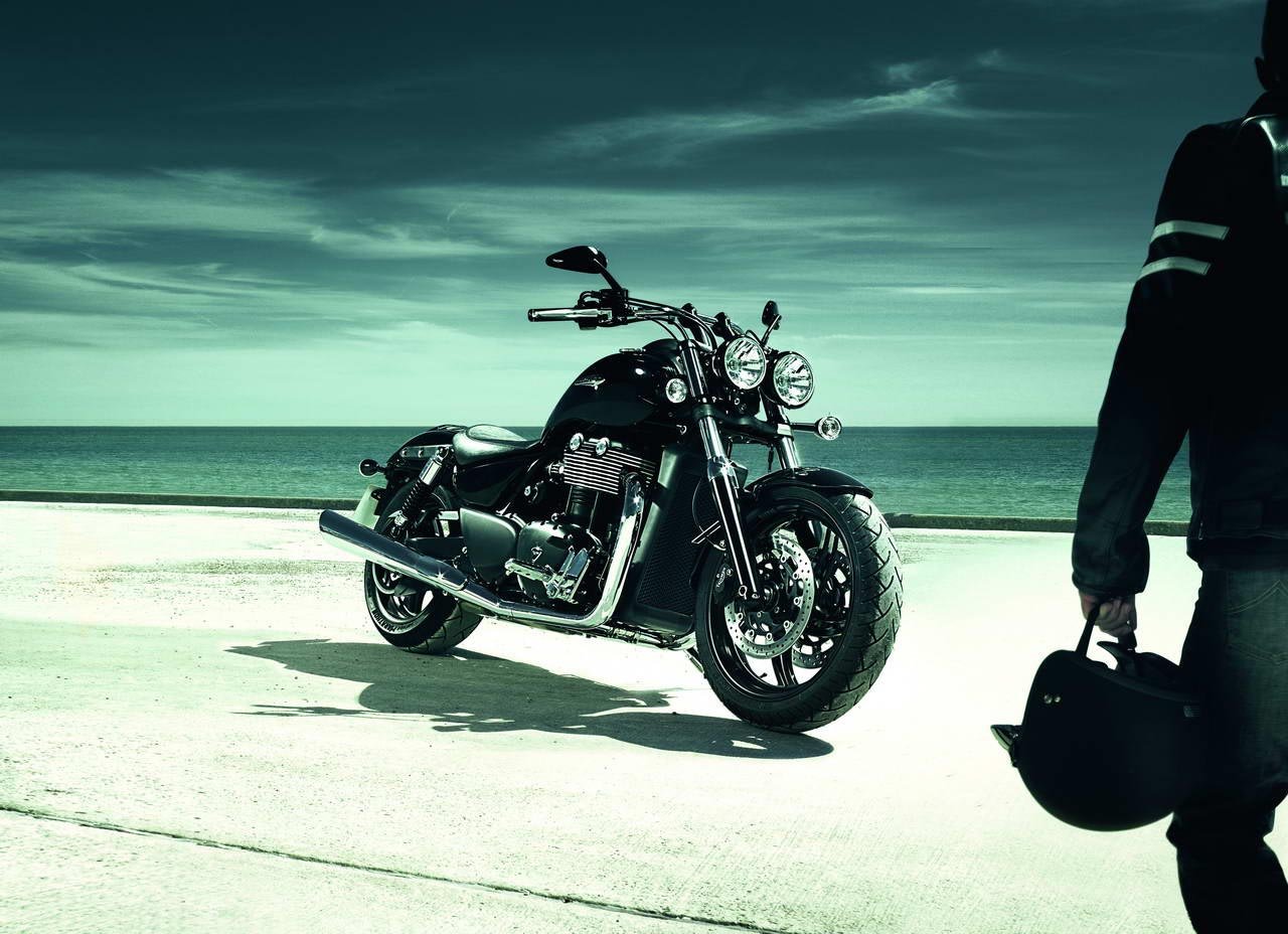 Monté: examen de Triumph Thunderbird Storm