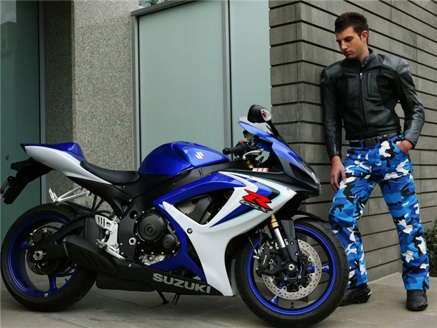 Top 10 des pires échecs de la mode moto - faux pas mode à deux roues