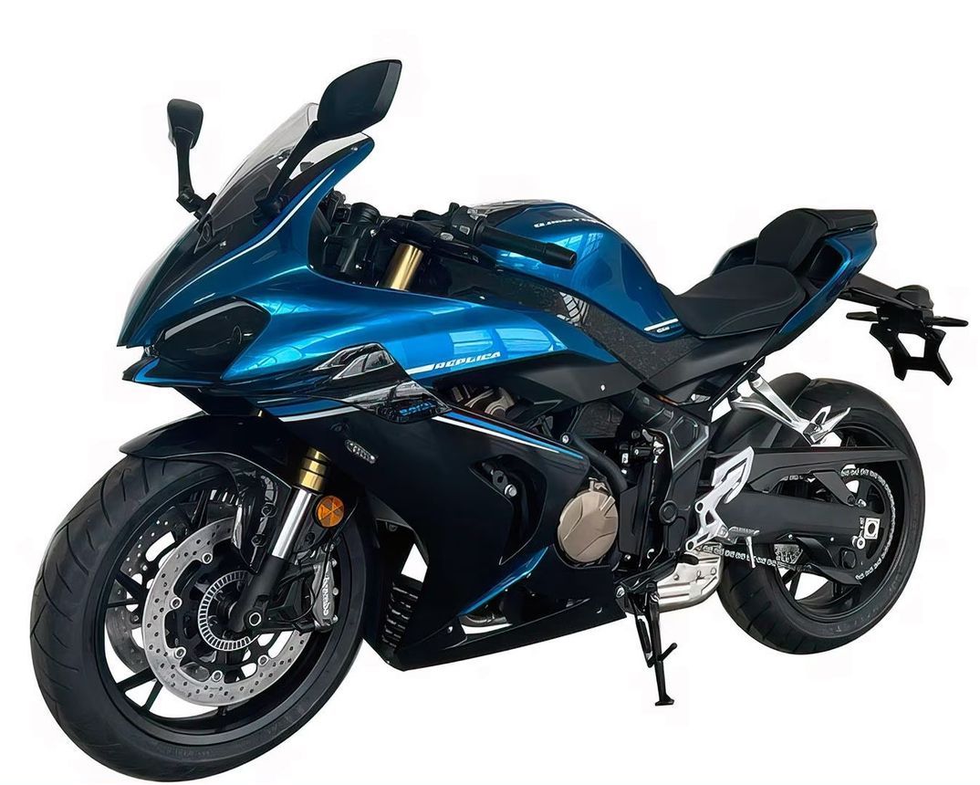 Fuite du vélo de sport 4 cylindres en ligne QJ Motor SRK 800 RR