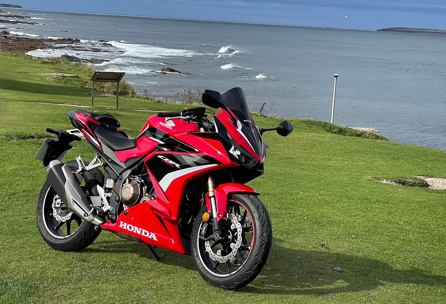 Honda CBR500R contre CBR600FS - Old School contre New Wave