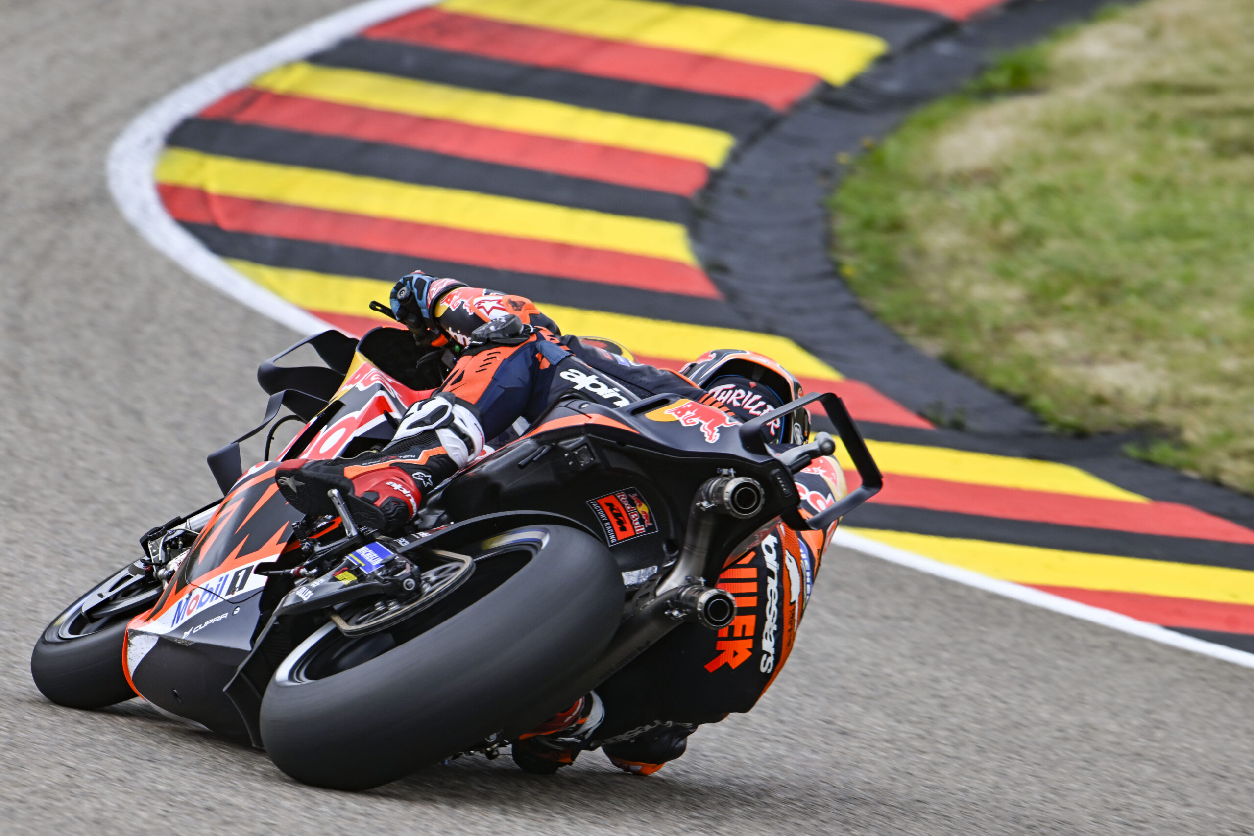 Résultats MotoGP Allemagne, P2 - Bezzecchi en tête, Marquez 14e après un énorme crash