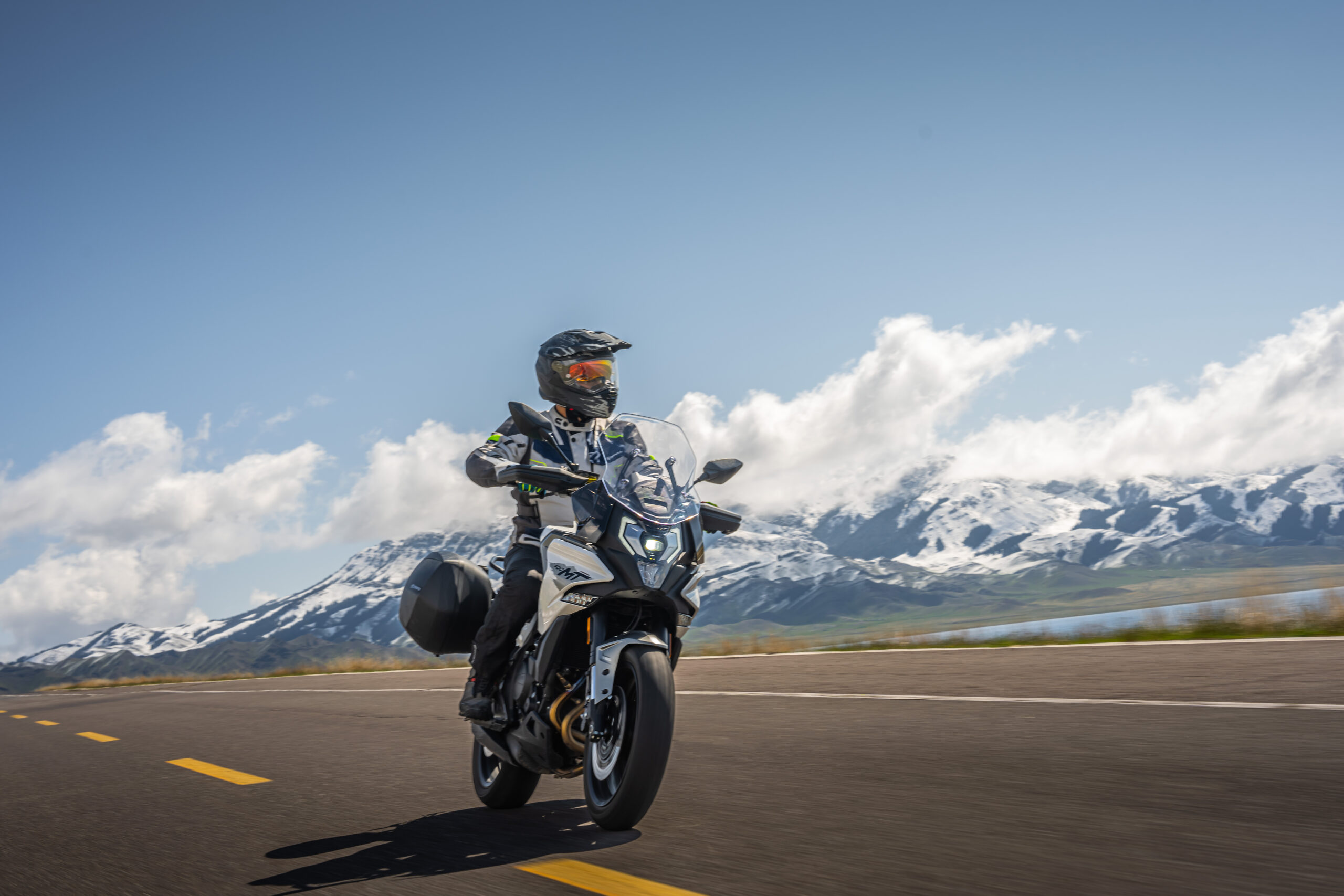 CFMoto 700MT ajoute une option intermédiaire à la gamme de tourisme de la marque chinoise