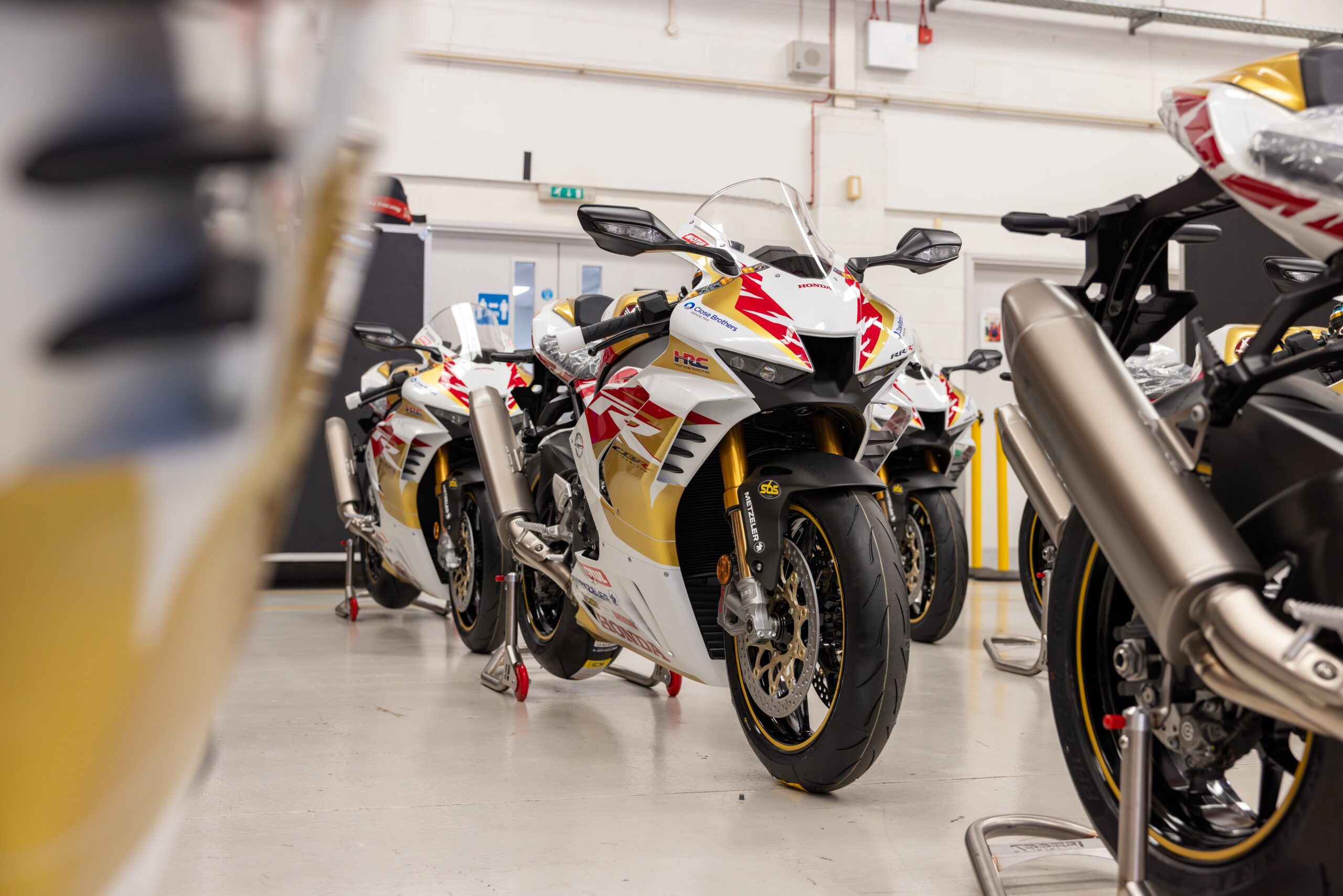 Les propriétaires de répliques de Fireblade de John McGuinness invités à la base de Honda Racing UK