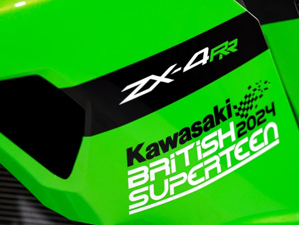 Kawasaki British Superteens prêt pour le lancement en 2024 avec des machines ZX-4RR