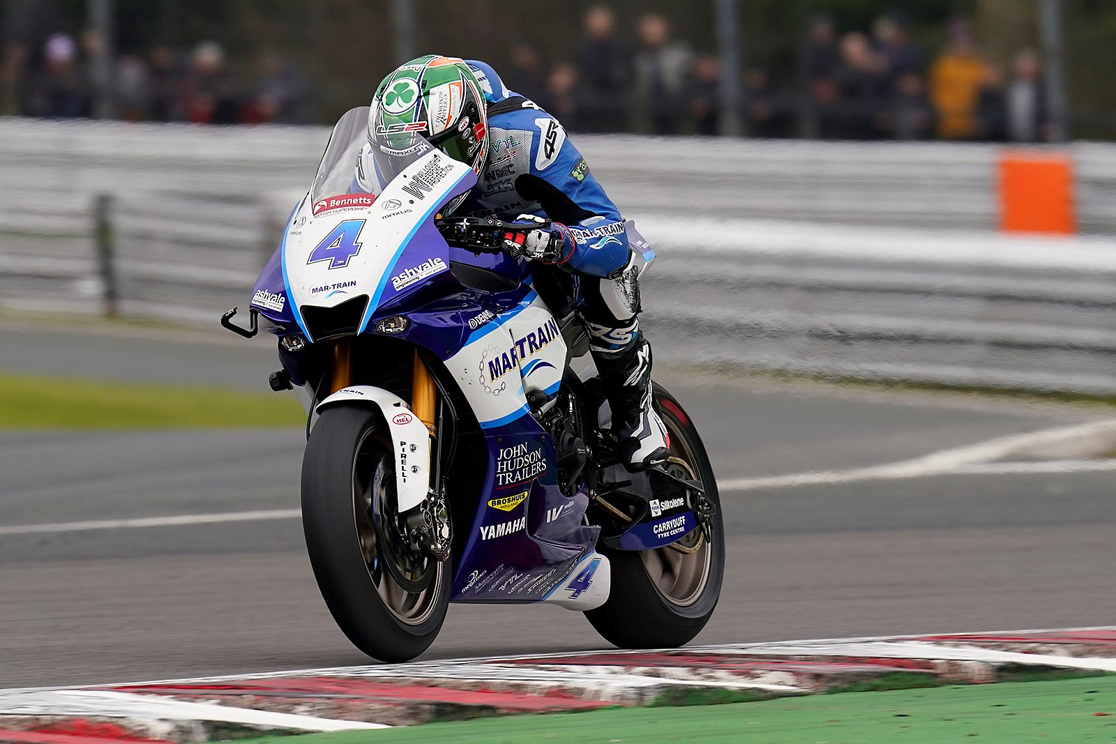 Résultats BSB Brands Hatch, FP1 - Brookes le plus rapide, 0,5 s couvre le top 10