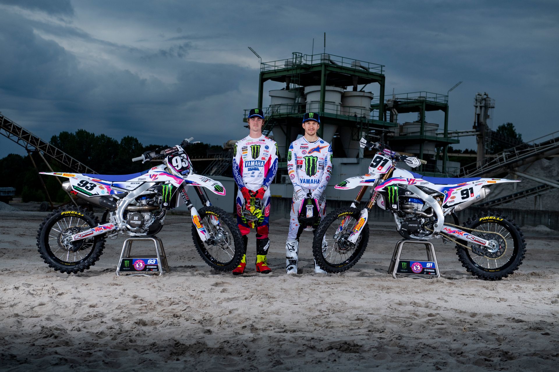 Yamaha revient en 1993 avec la célébration de l'anniversaire de YZ
