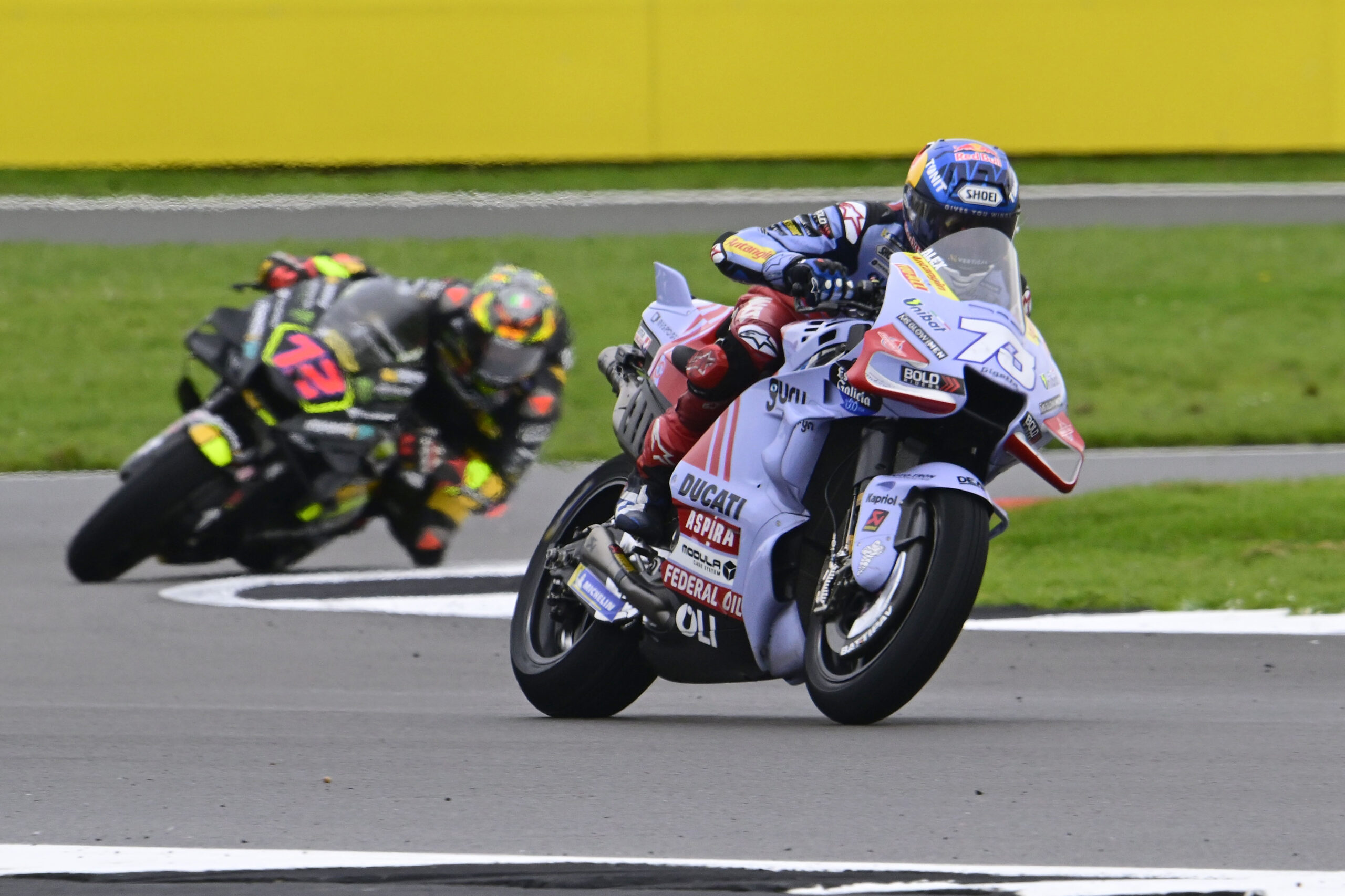 MotoGP Silverstone, samedi : Temps humide et grip arrière