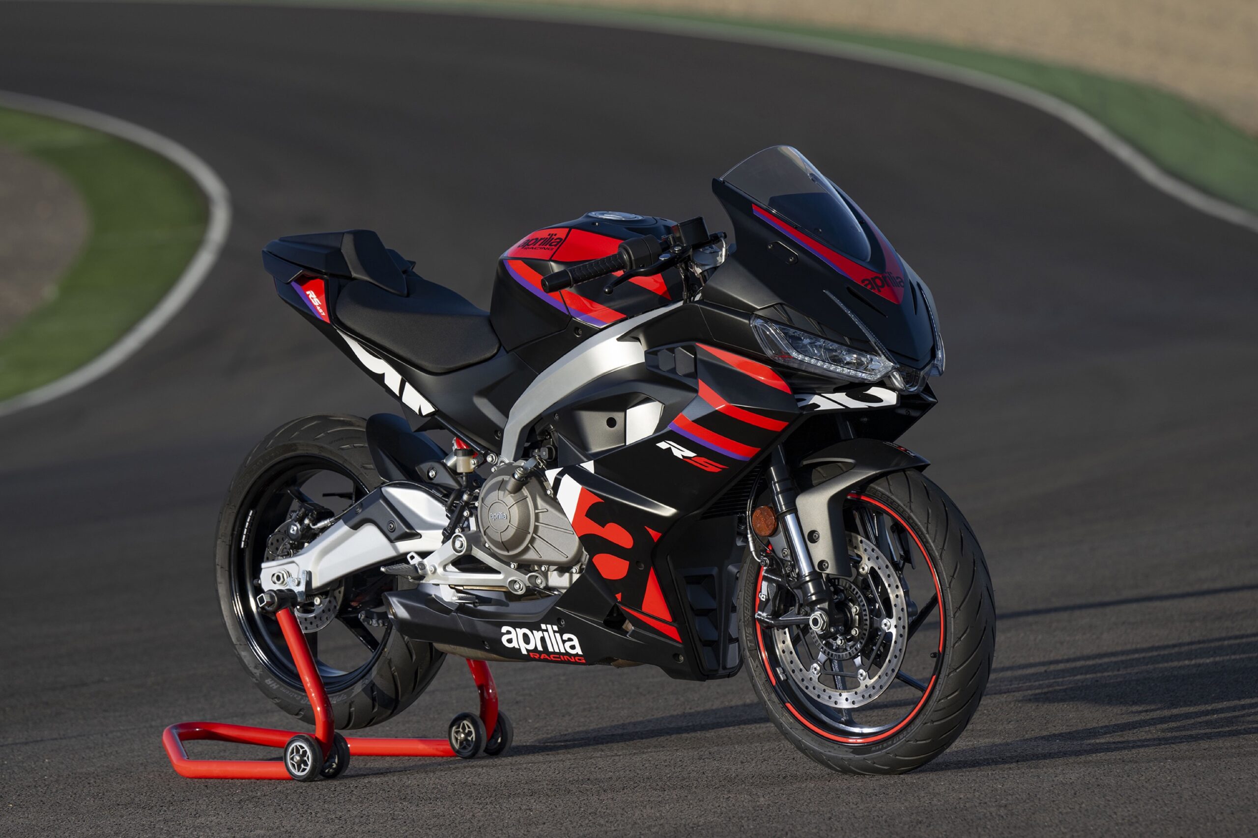Aprilia RS457 lancée en tant que ripper compatible avec le permis A2