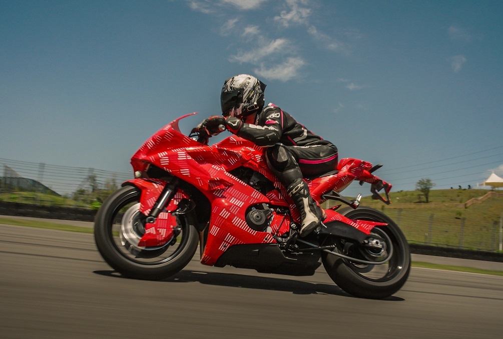 Le CFMoto 675SR sera-t-il le successeur spirituel de la Triumph Daytona ?