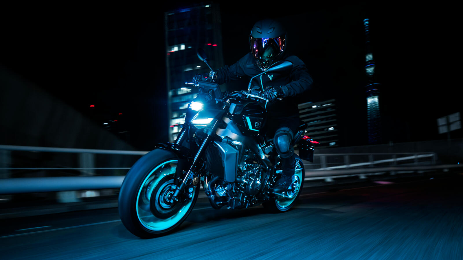 La Yamaha MT-09 2024 apporte un nouveau visage et un bruit de boîte à air fruité