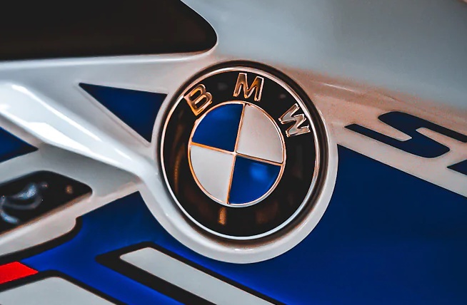 BMW North America lève l'avis d'arrêt des ventes pour les motos à essence