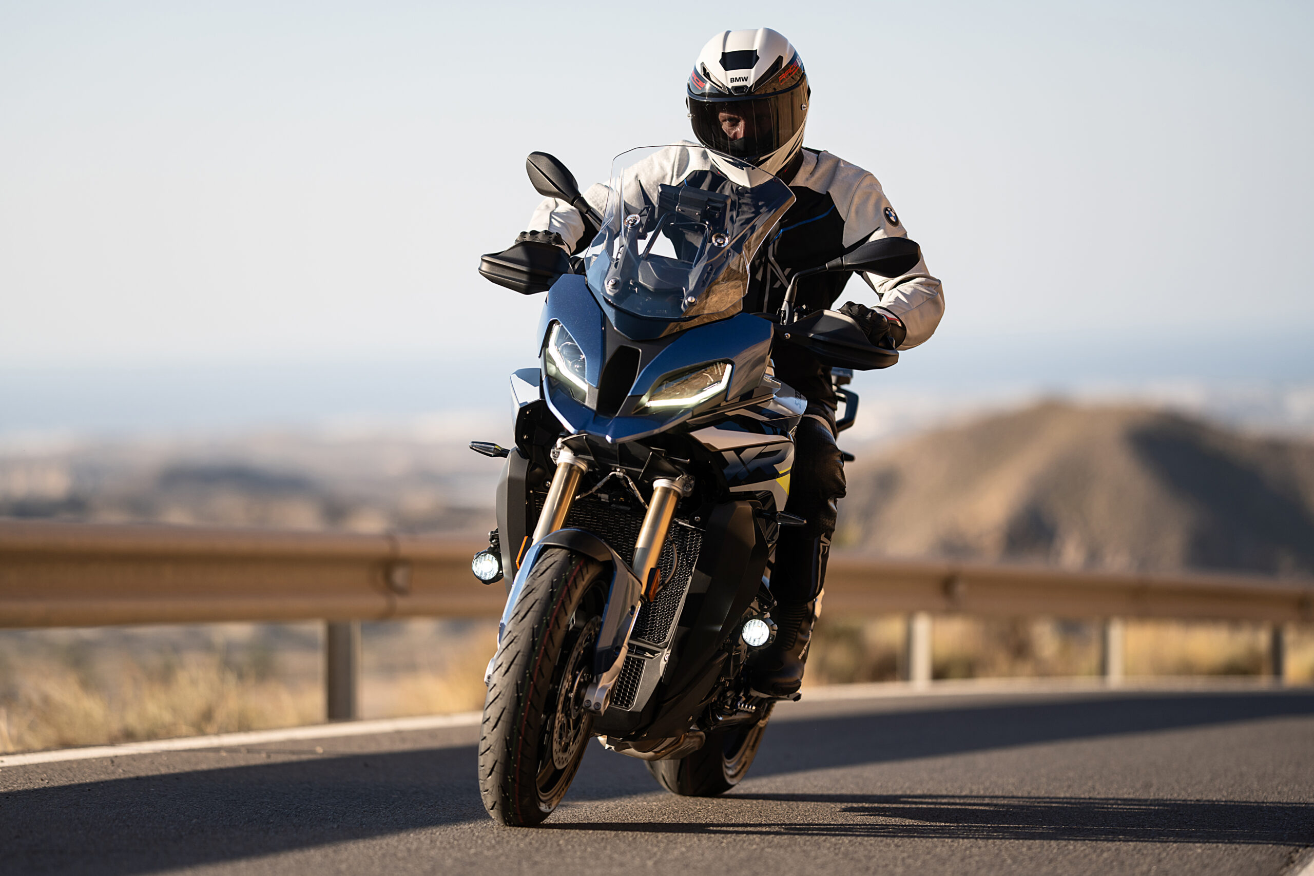 La BMW S1000 XR arrive avec plus de puissance et un design révisé