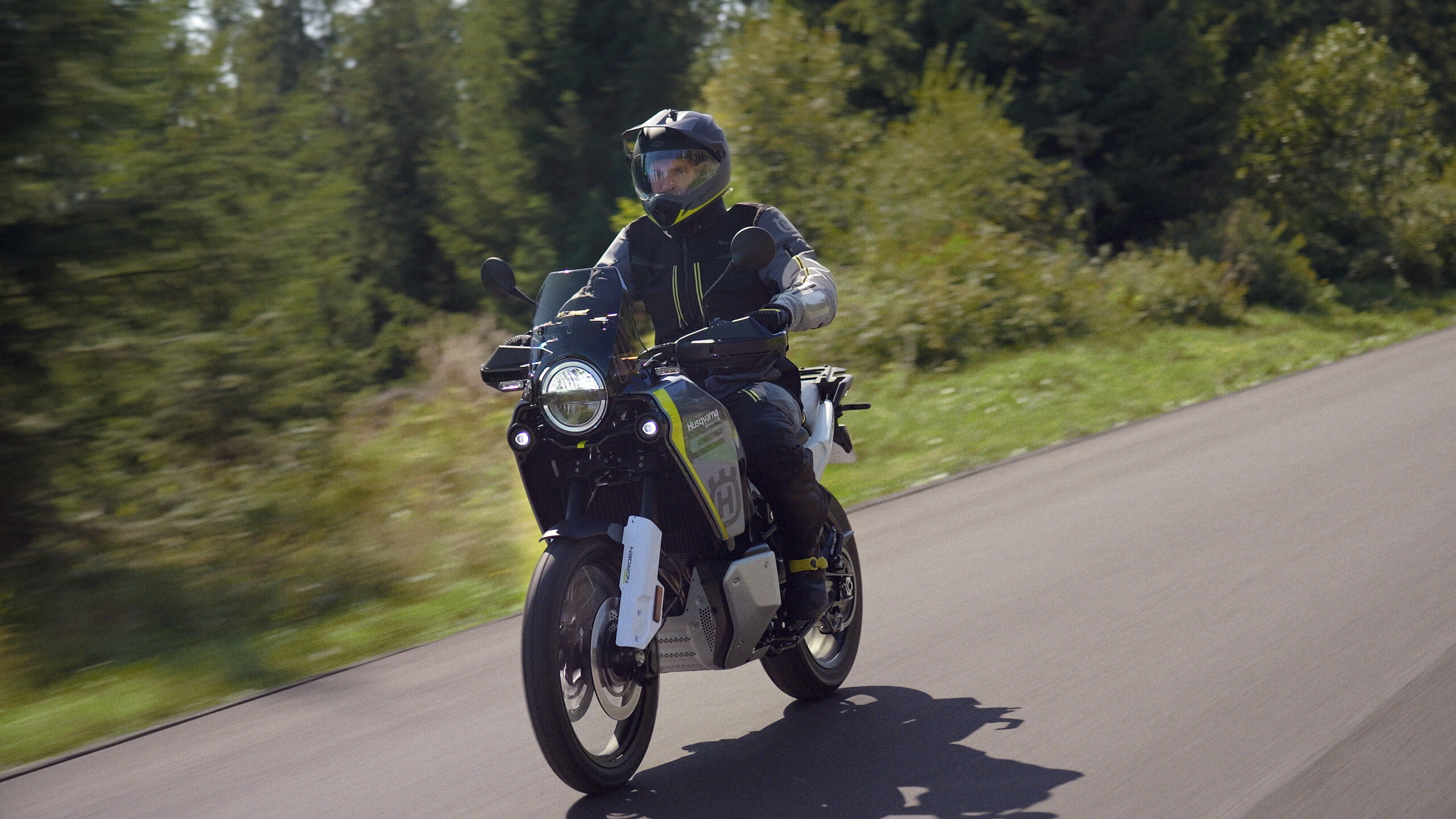 Le Husqvarna Norden 901 2024 débarque avec de nouvelles couleurs et technologies