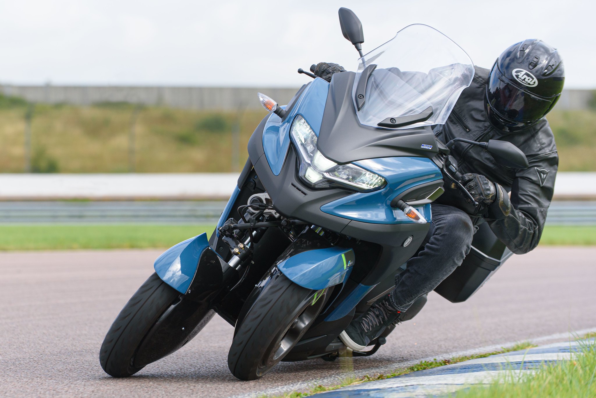 White Motorcycle Concepts WMC300AE Hybrid est mis aux enchères