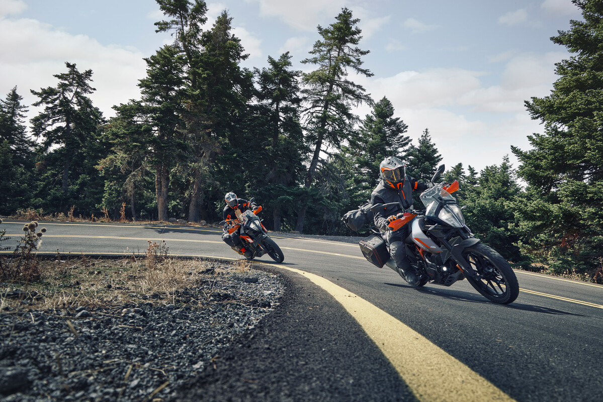 La KTM 390 Adventure 2024 propose un look mis à jour sur une base établie