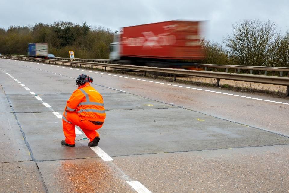 Le fonds HS2 de 8 milliards de livres sterling redirigé vers la réparation des routes
