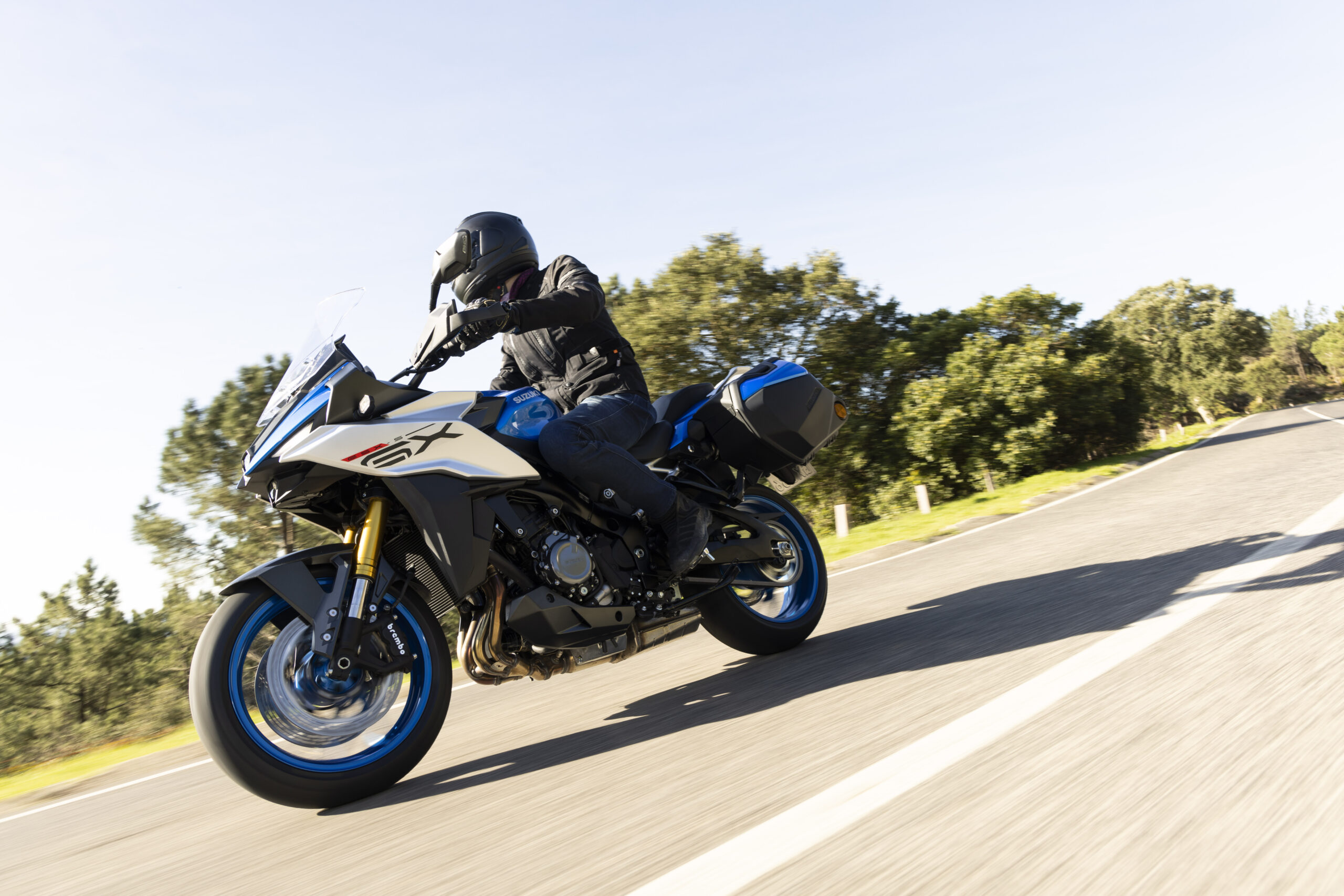 Test de la Suzuki GSX-S1000 GX : le « crossover » à moteur superbike est un festival technologique avantageux