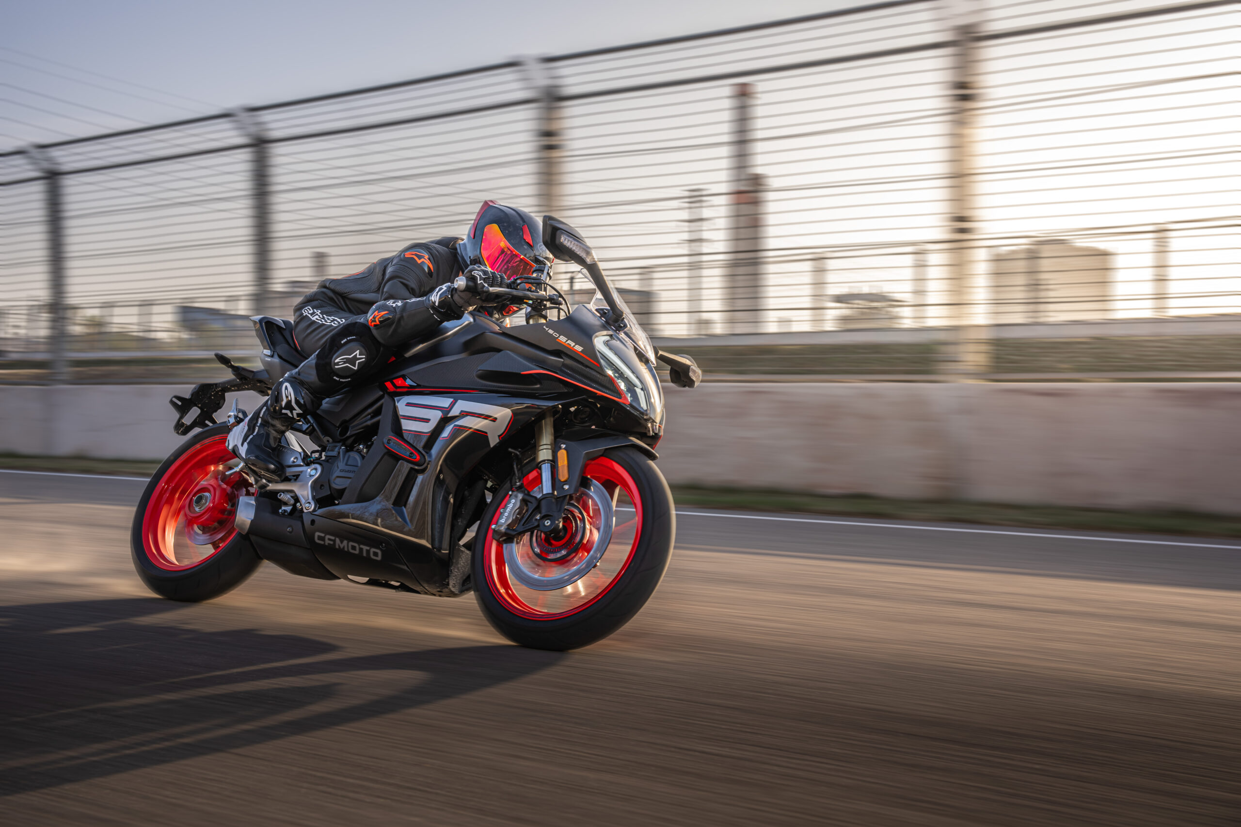 CFMoto 450SR S apporte plusieurs améliorations au vélo de sport bicylindre