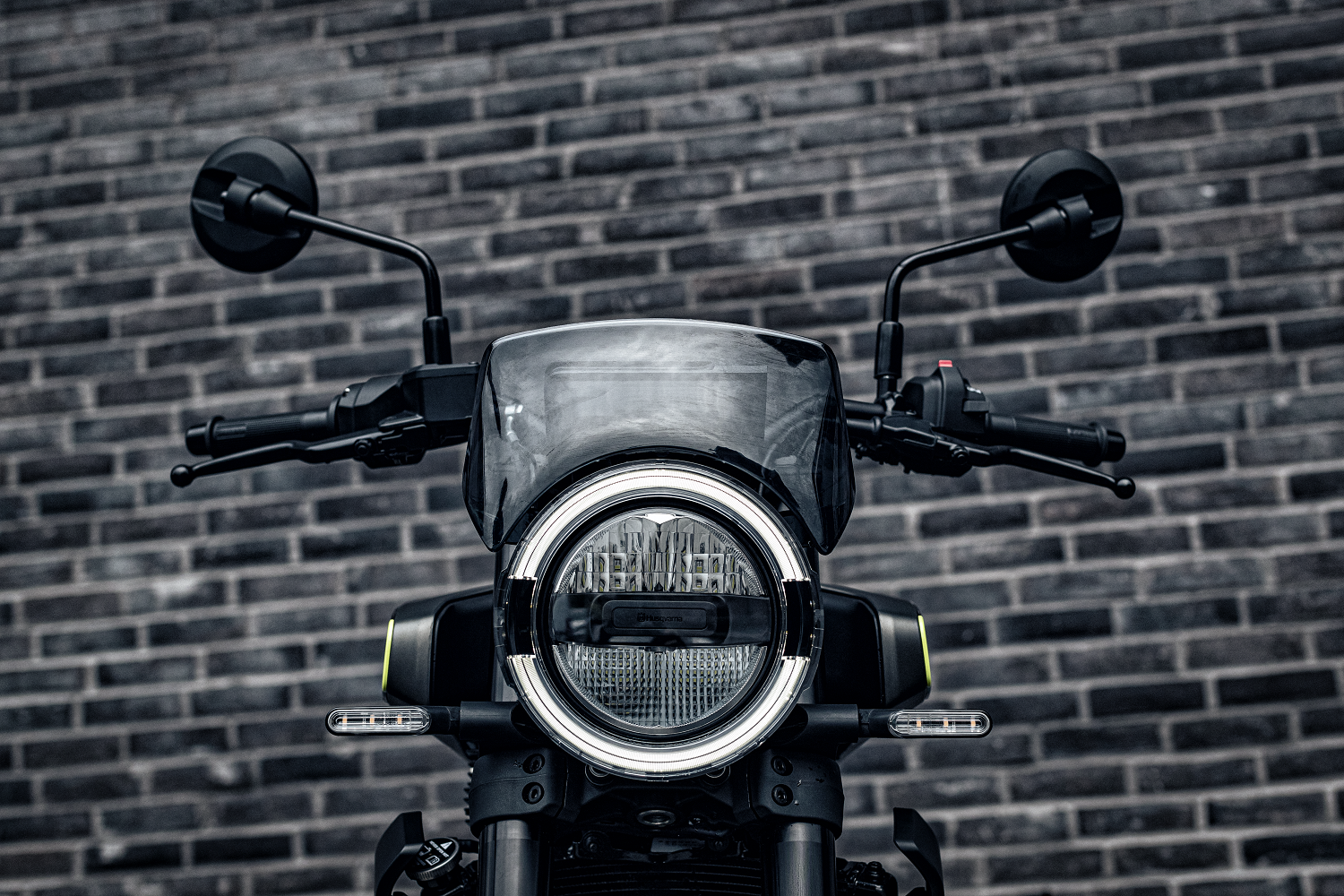 Ensemble Husqvarna Vitpilen et Svartpilen pour une nouvelle génération expansive