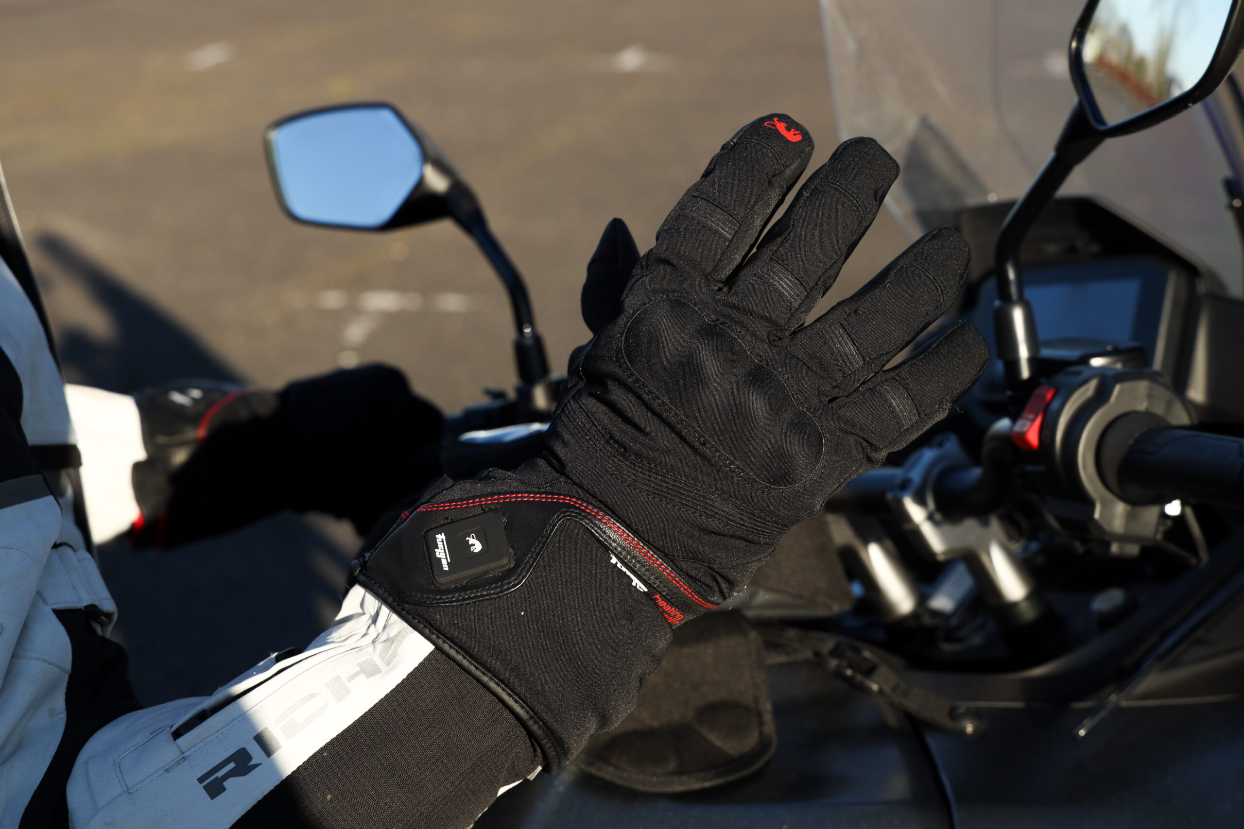 Examen des gants chauffants LEM Furygan Genesis : une indulgence réconfortante par temps froid