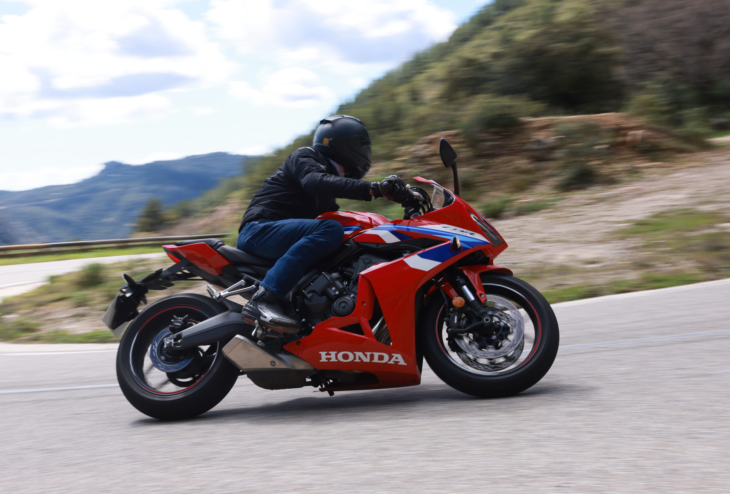Honda Examen de la Honda CBR650R 2024 avec embrayage électronique : la vieille école rencontre la nouvelle école ?