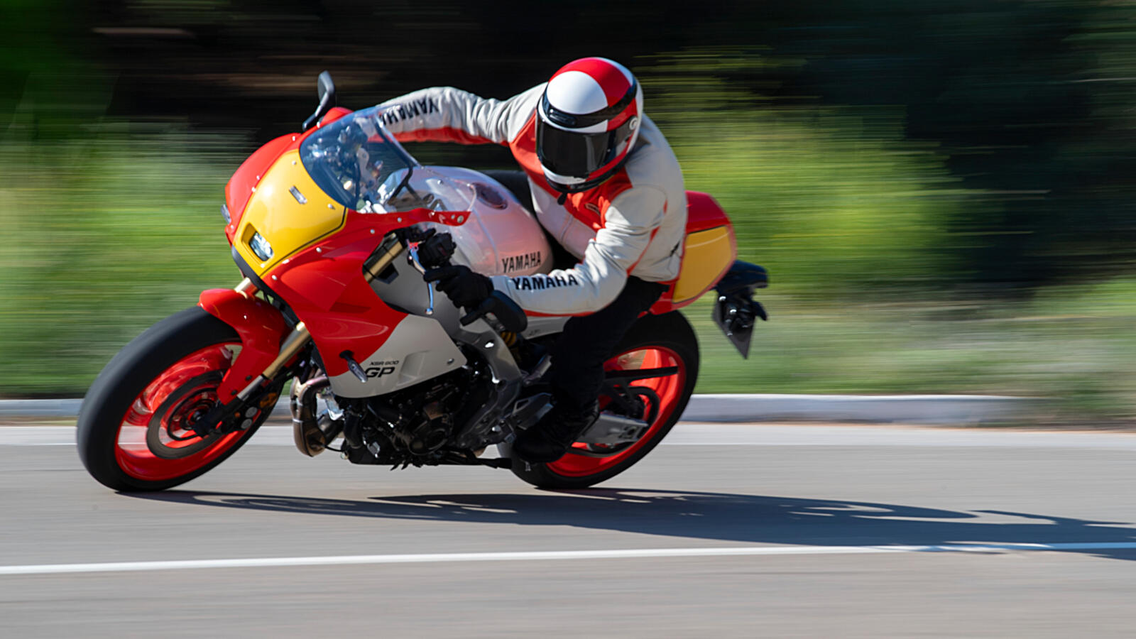 Aperçu de la Yamaha XSR900 GP 2024 - Un nouveau véhicule de course sur route rétro