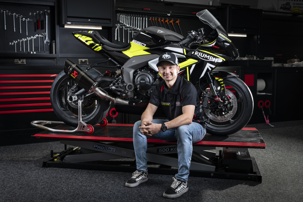 Triumph signe Richard Cooper pour la National Sportbike 2024