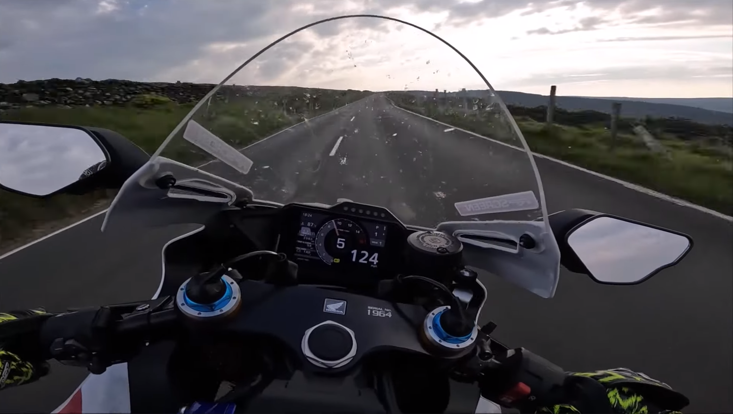 Jetez un œil relaxant au cours IoM TT avant le début de la pratique