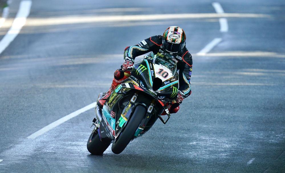 La nouvelle ligne d'information WhatsApp de l'IoM TT aide à tenir les fans informés