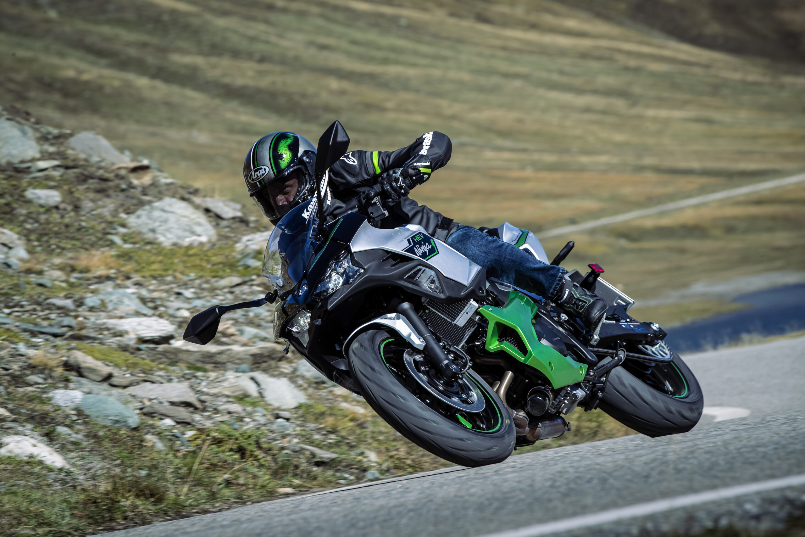 La sortie des Kawasaki Z7 et Ninja 7 hybrides reportée au Japon