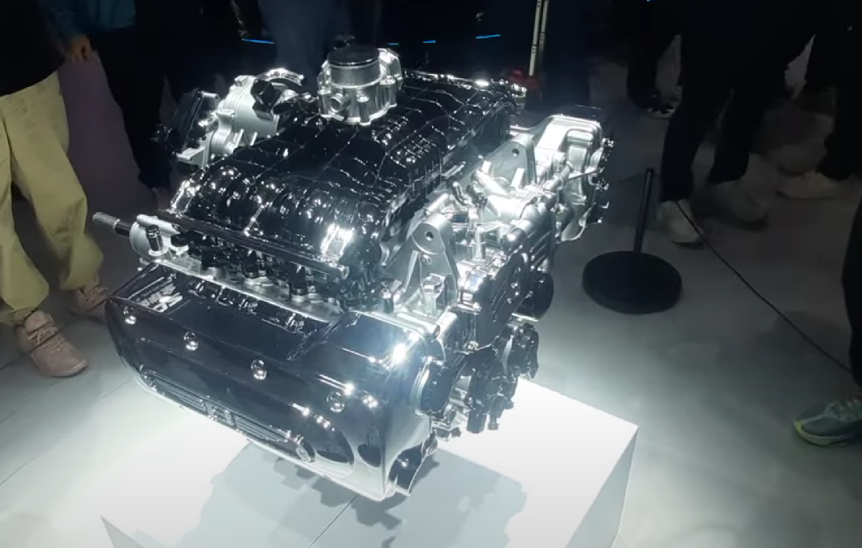 Voici le moteur de moto à huit cylindres de Great Wall