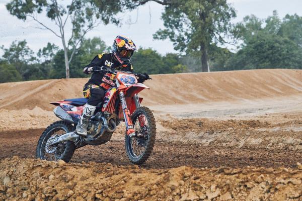 Jack Miller sur sa moto de motocross KTM. - MX professionnel australien.